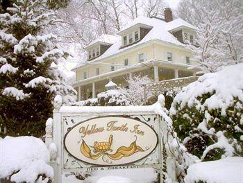 Yellow Turtle Inn New Windsor Exterior photo